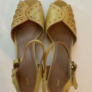 Schuler & Sons yellow leather sandals 7.5